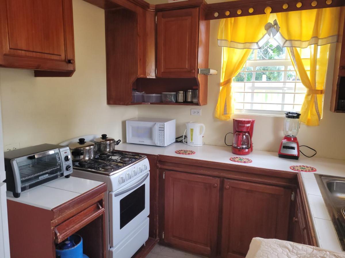 Kensington Oval- 2 Bed 1 Bath Βίλα Μπριτζτάουν Εξωτερικό φωτογραφία