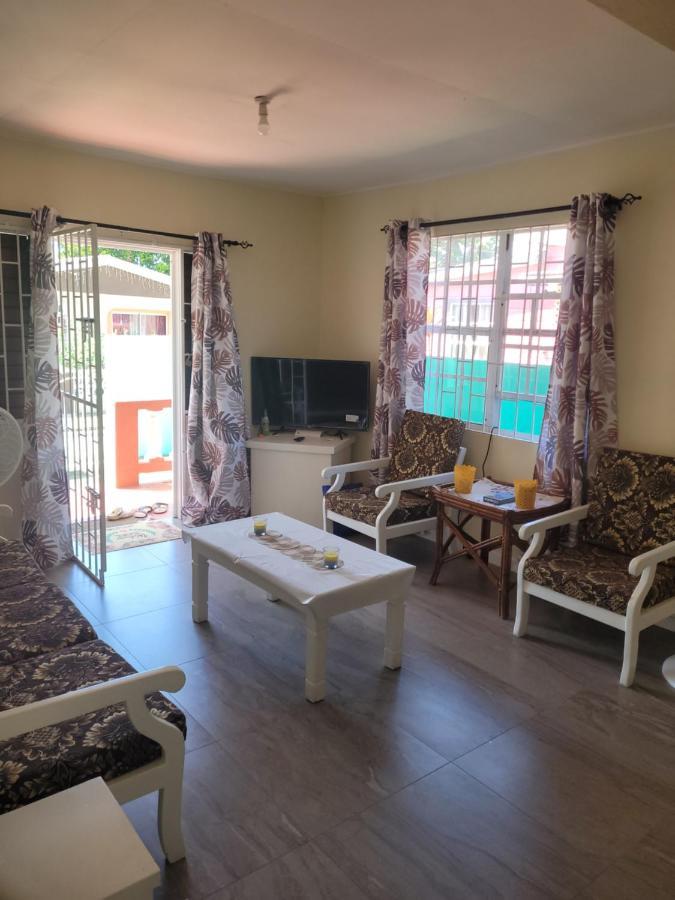 Kensington Oval- 2 Bed 1 Bath Βίλα Μπριτζτάουν Εξωτερικό φωτογραφία